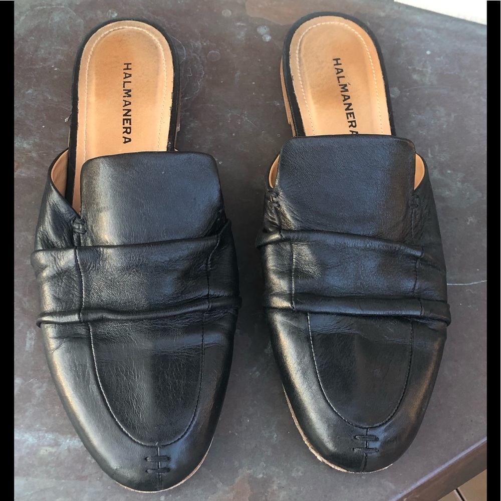 Black leather Halmanera slides